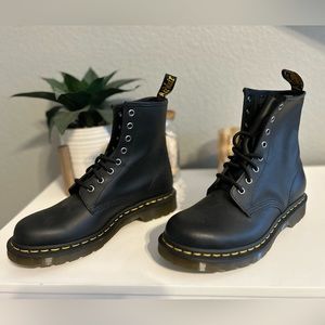 Combs Leather Dr. Martens size 8 - perfect condition!